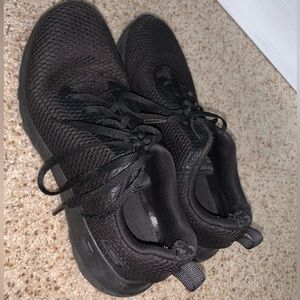 Black sketchers athletic shoes